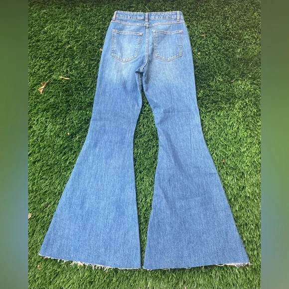 FOREVER 21
Medium Blue Embroidered Floral Flare Jeans Size 26 - Picture 5 of 8